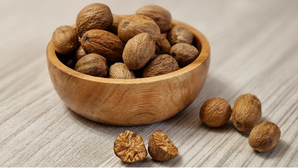 Nutmeg Whole